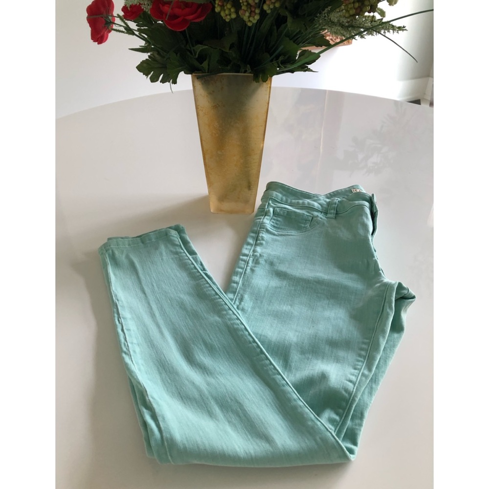 CAbi Skinny Jeans